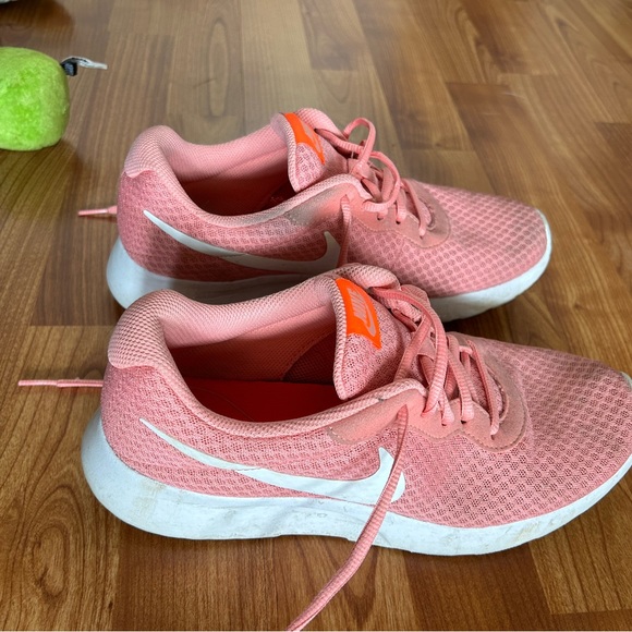 Pink Nikes - Picture 2 of 6